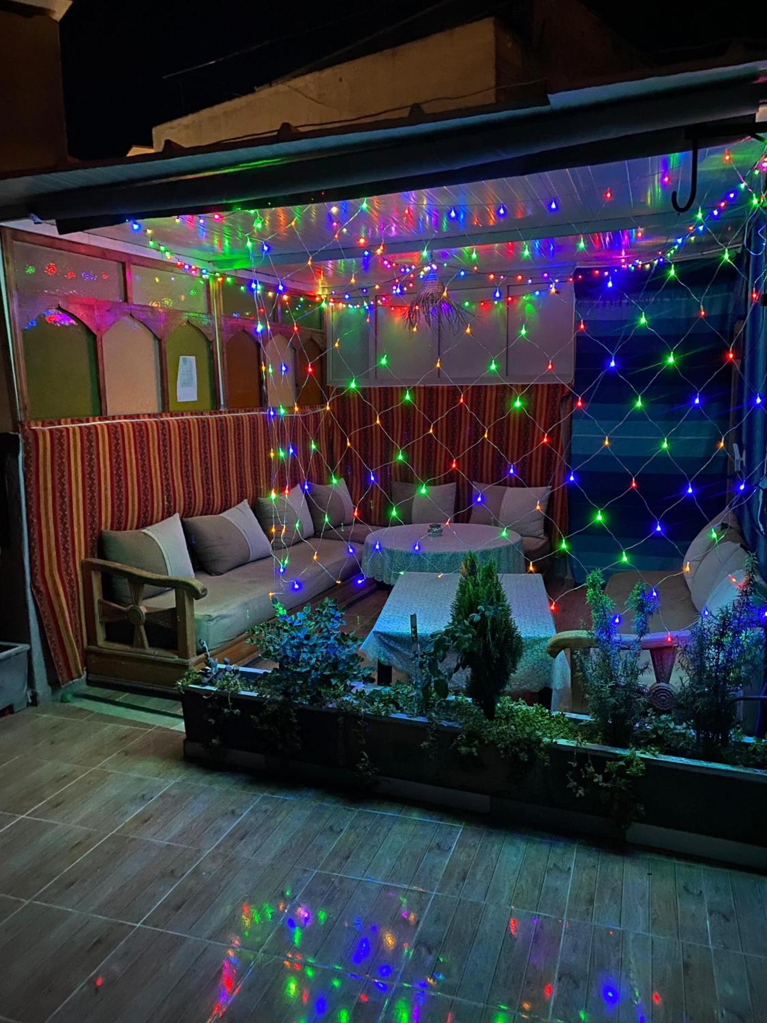 Mira Guest House ทากาเซาท์ ภายนอก รูปภาพ